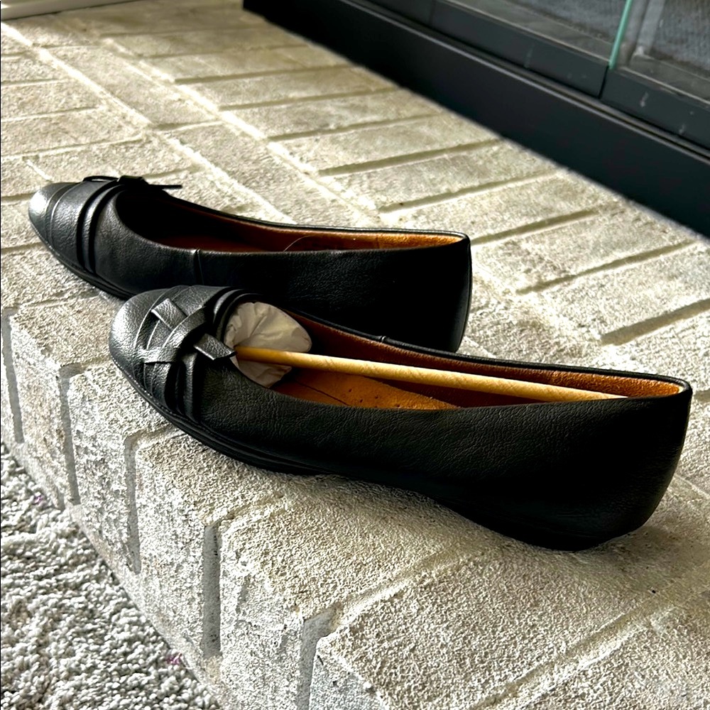 Black Slip-On Flats with Bow Detail